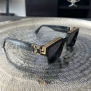 Brand new Louis Vutton millionaire.. never worn.